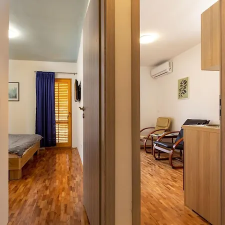 Rovinj City Studios بيت ضيافة